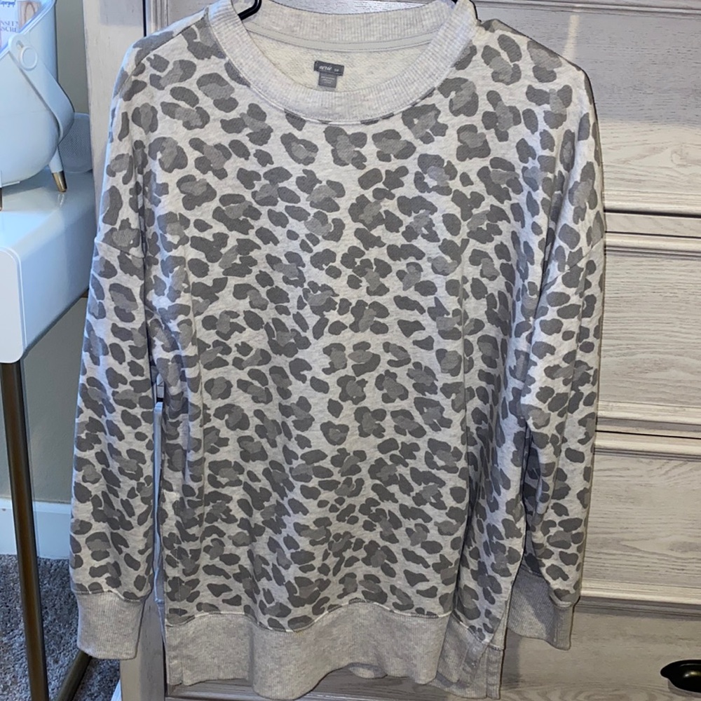 Aerie oversized crew neck gray leopard